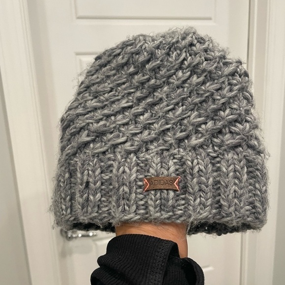 Adidas knit skull cap/beanie HeatherGray. One size fits all. Warm, fuzzy & cute! - Picture 5 of 6